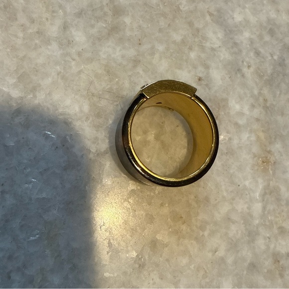 Michael Kors EST 1981 Logo Plaque Ring Gold Size 8 - Picture 3 of 5